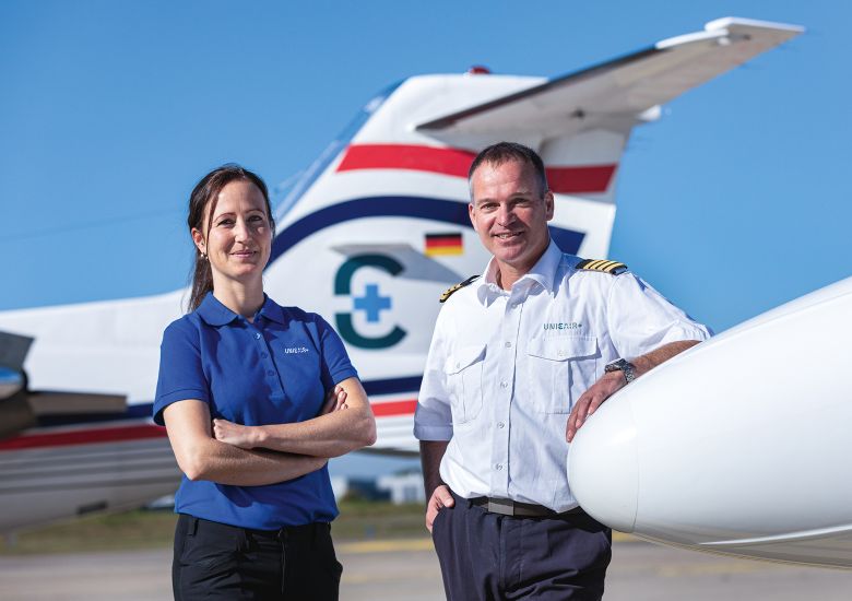 Pilot und medizinisches Flugpersonal für Ambulanzflüge